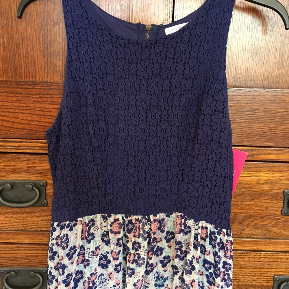 Dress - Picture 2 of 3